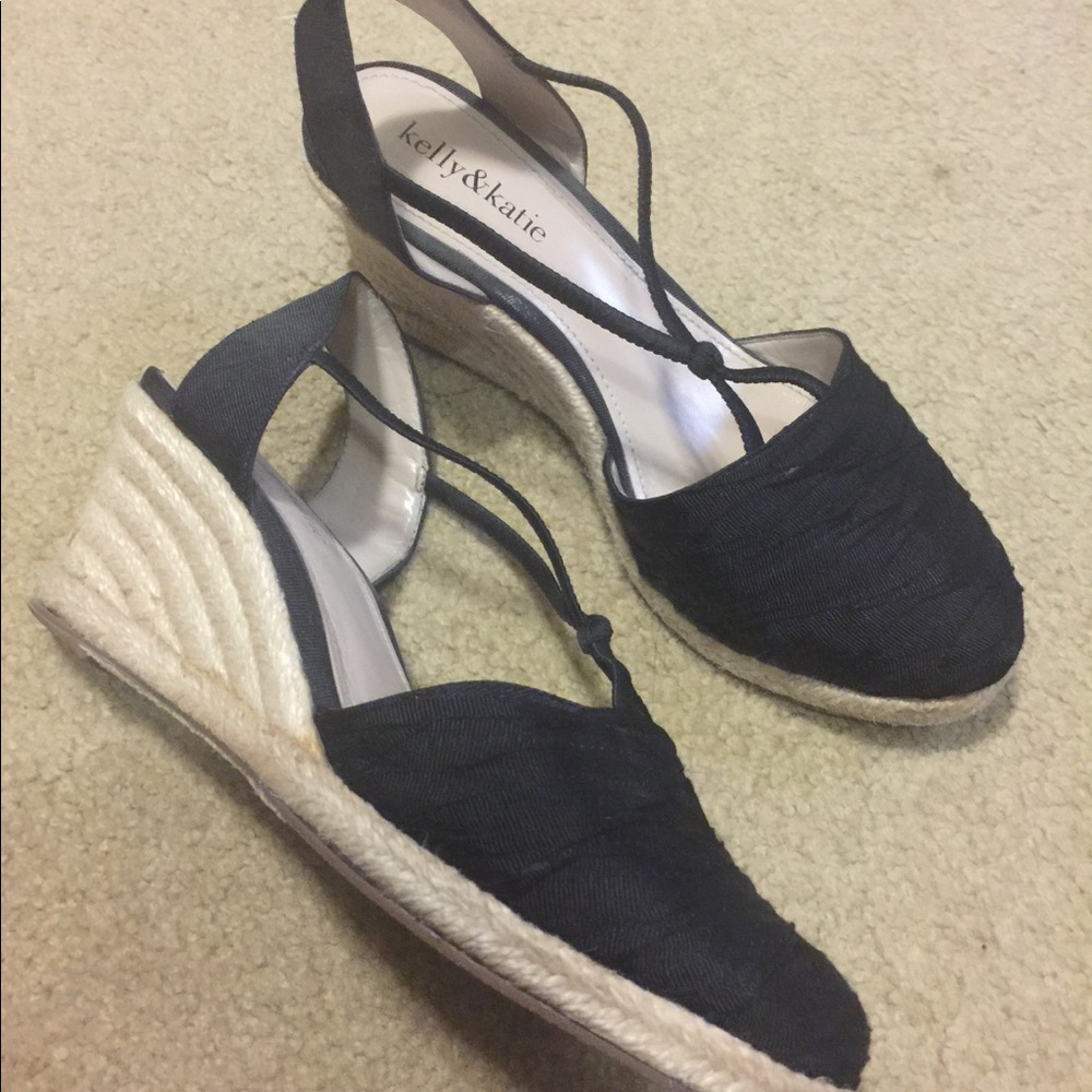 Black wedges